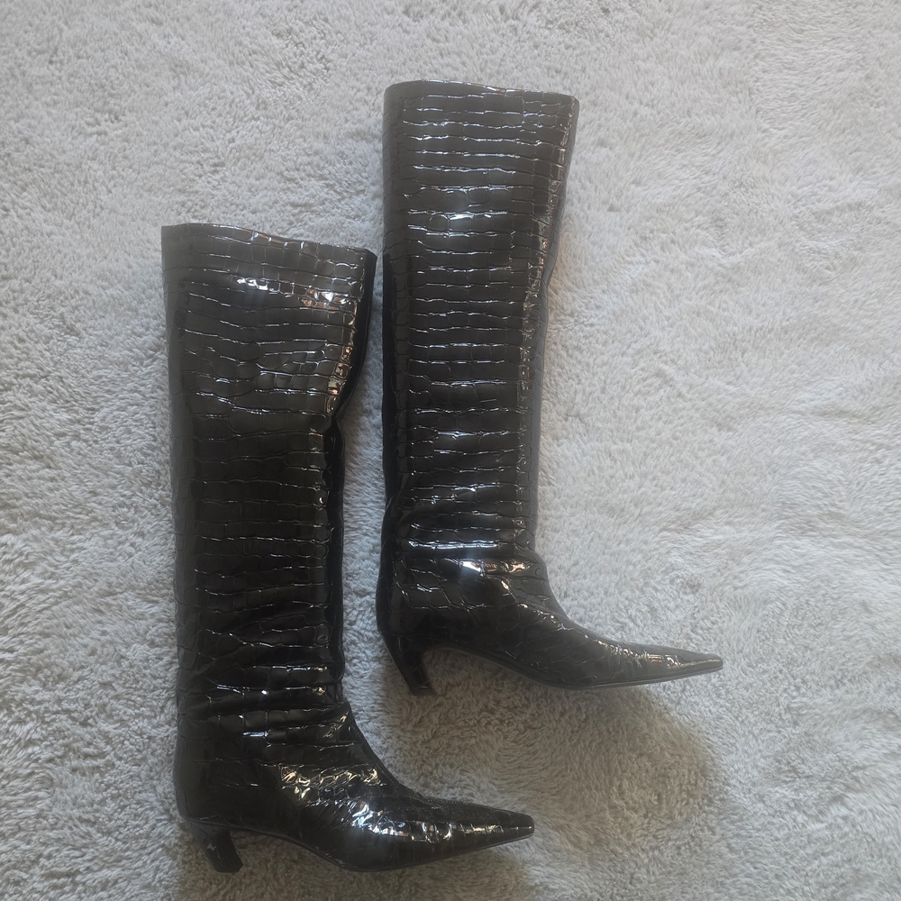 Elegant Black Croc-Embossed Knee-High Boots